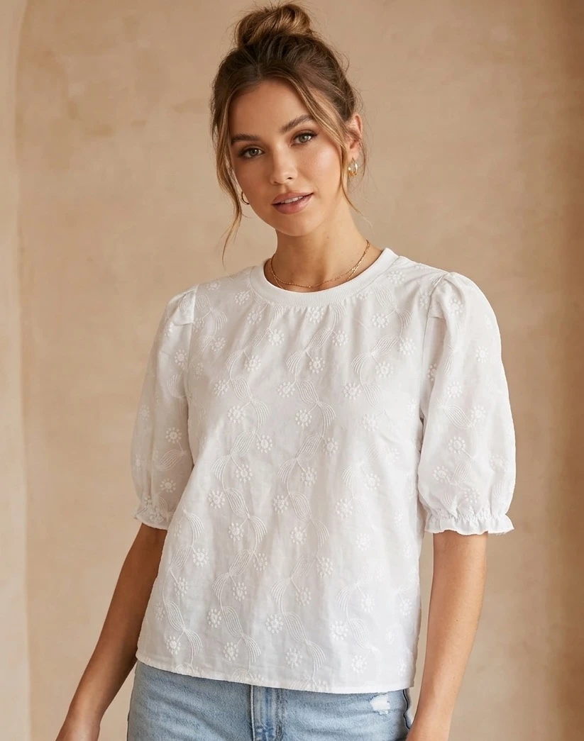 NOVA Blusa Branca com Bordado - Tamanho Único